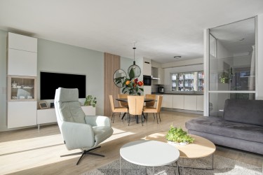 Ruime en lichte woonkamer
