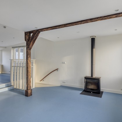 Woonkamer op dijkniveau