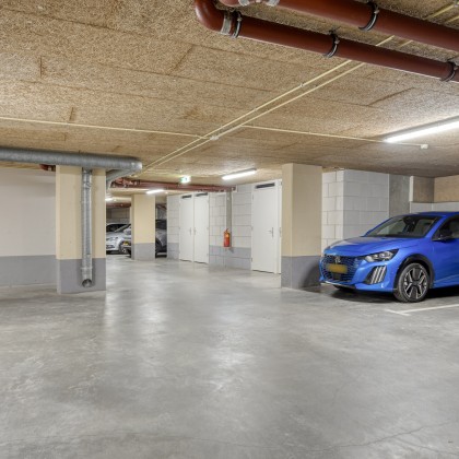 Ruime privé-parkeerplaats