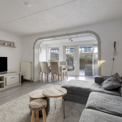 Toegang tot een zonnige tuin