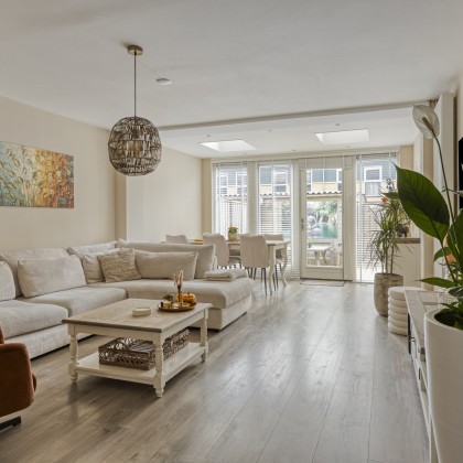 Uitgebouwde woonkamer