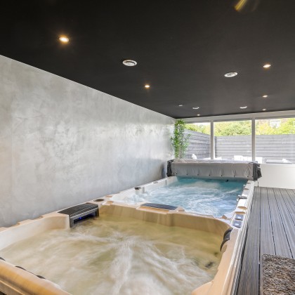 Overdekte zwemspa