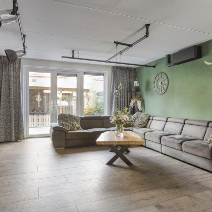 Een tuingerichte woonkamer