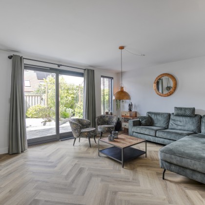 tuingerichte woonkamer