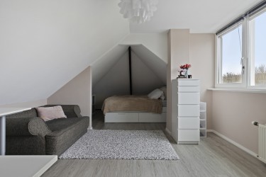 2 ruime slaapkamers en een badkamer