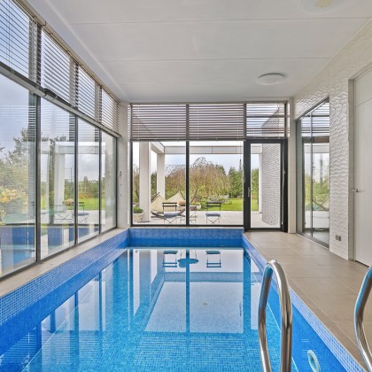 gezellige poolparty’s