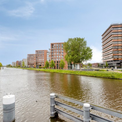 Steenworp afstand van het centrum