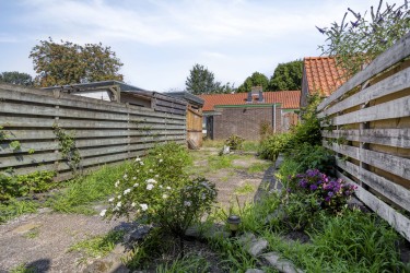 Diepe achtertuin