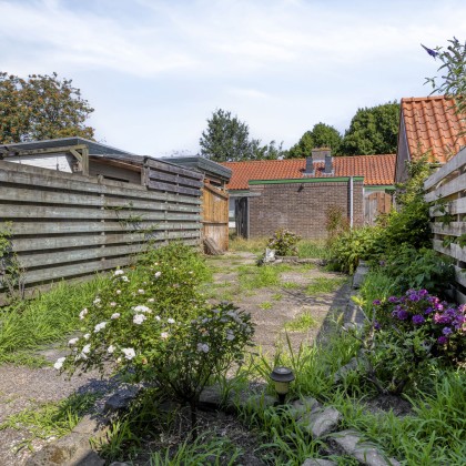 Diepe achtertuin