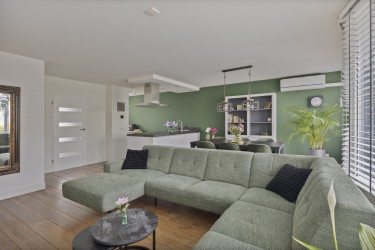 Ruime, lichte woonkamer
