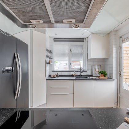 Strakke moderne keuken