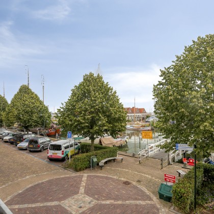 Bij de haven