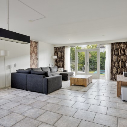 Ruime, lichte woonkamer