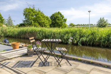 Zonnige achtertuin